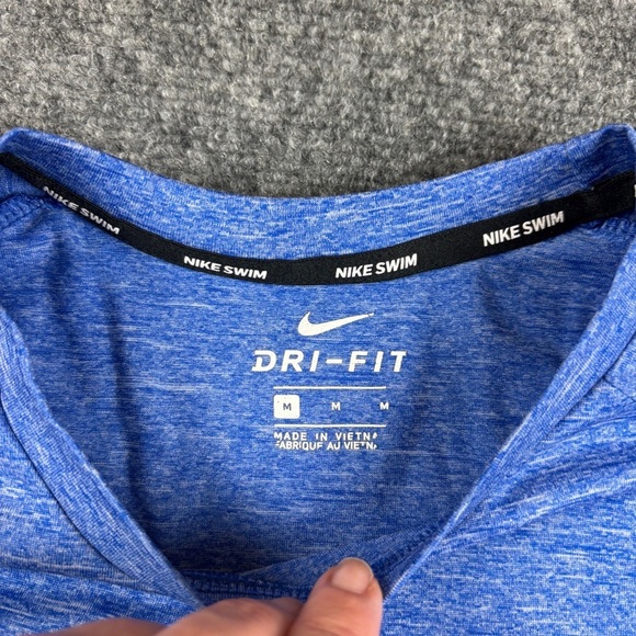 NIKE Men’s Dri-Fit Blue Heathered Swim short sleeve Shirt UPF 40+ size: Medium - Picture 3 of 5